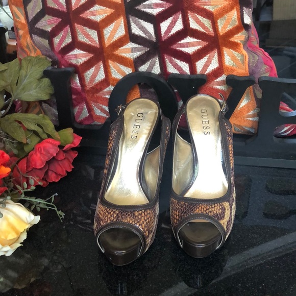 Guess - Picture 2 of 5